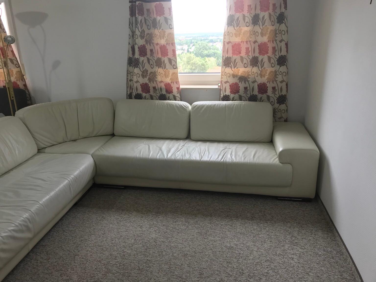 weißes großes Sofa, das billig verkauft in 91074 Herzogenaurach für 210