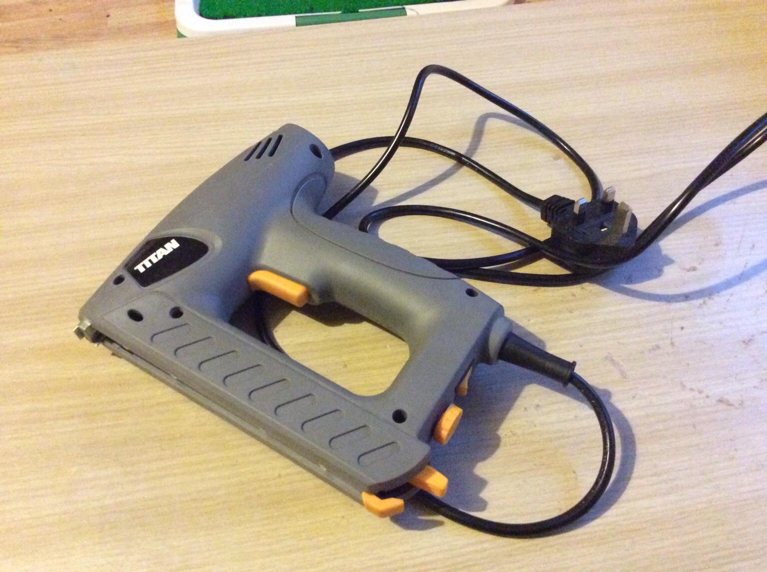 Titan electric staple gun, only used once in ST16 Stafford for £7.00