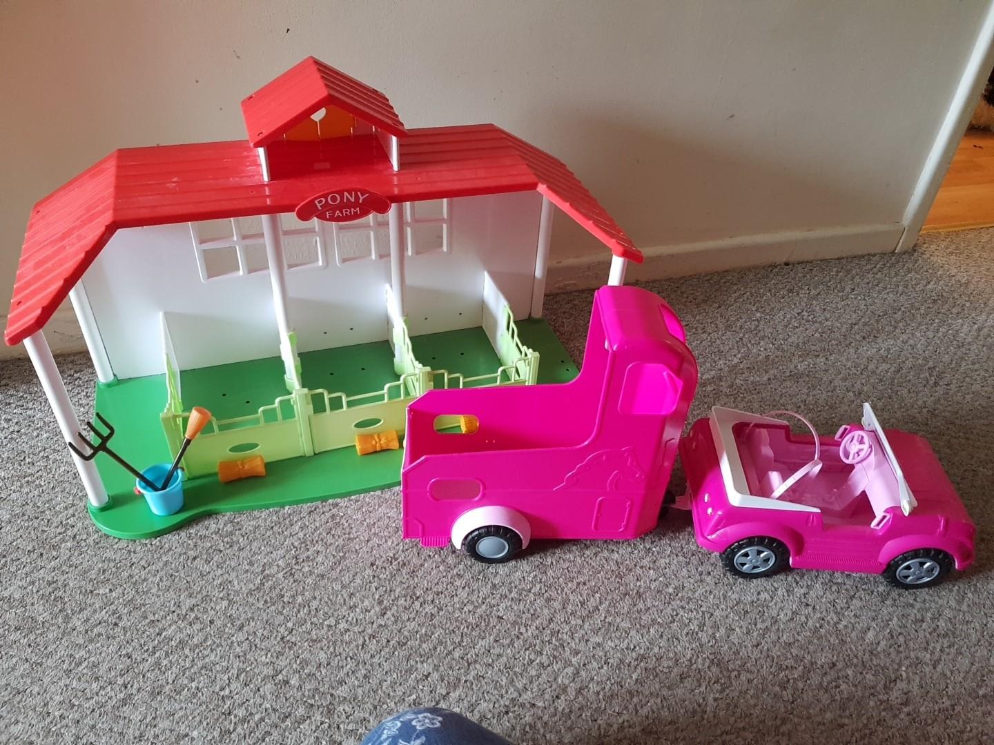 Stable jeep horse box Barbie toy in B78 Warwickshire für 10,00 £ zum