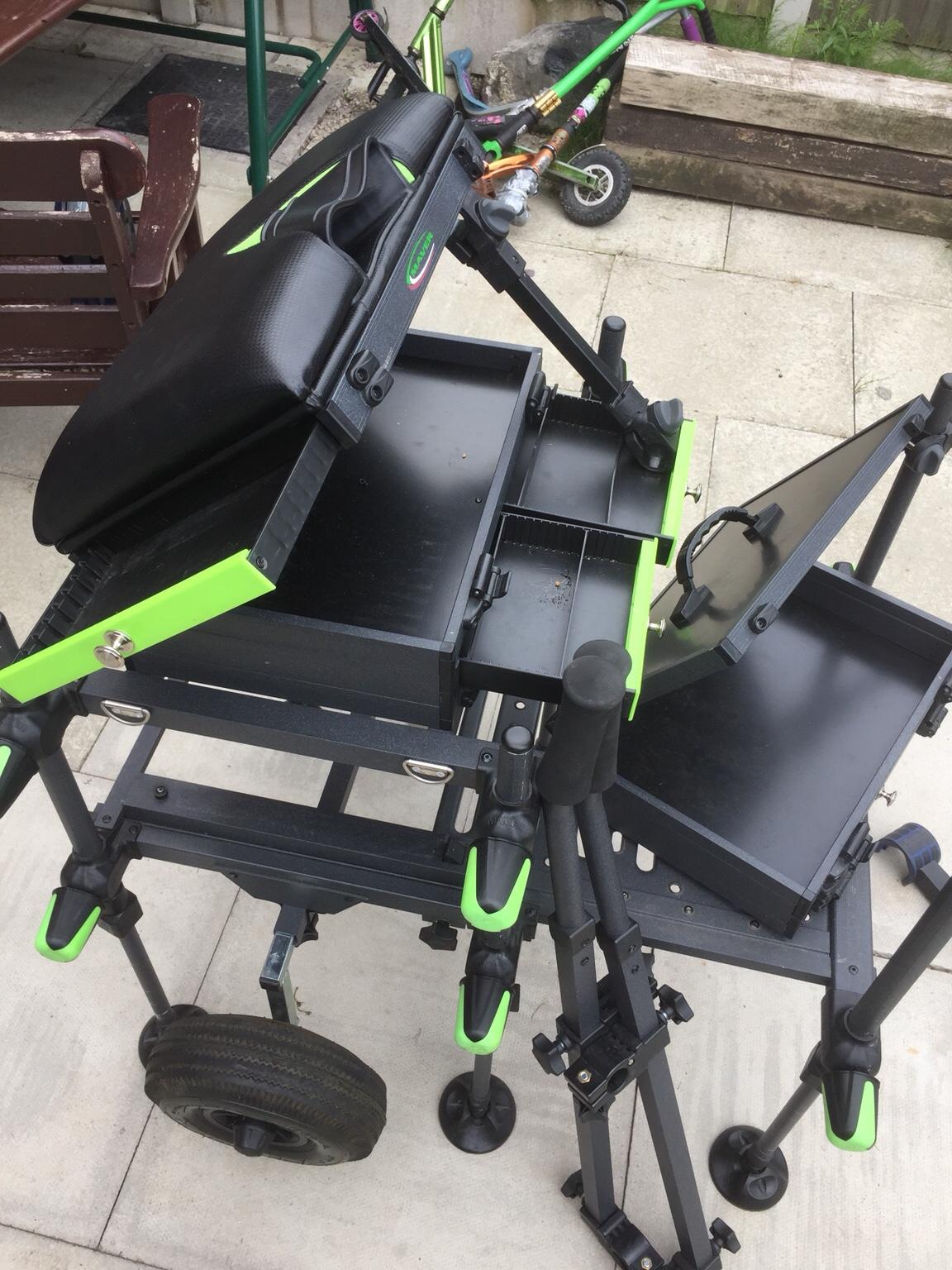 Maver MXi series 4 seat box and attachments in CH5 Hawarden für £ 350