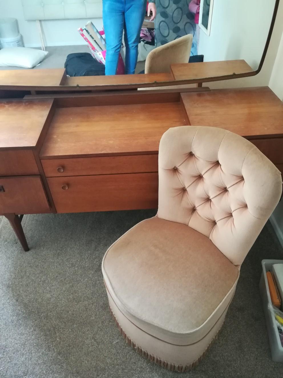 Dressing table and chair in Harborough for £40.00 for sale Shpock
