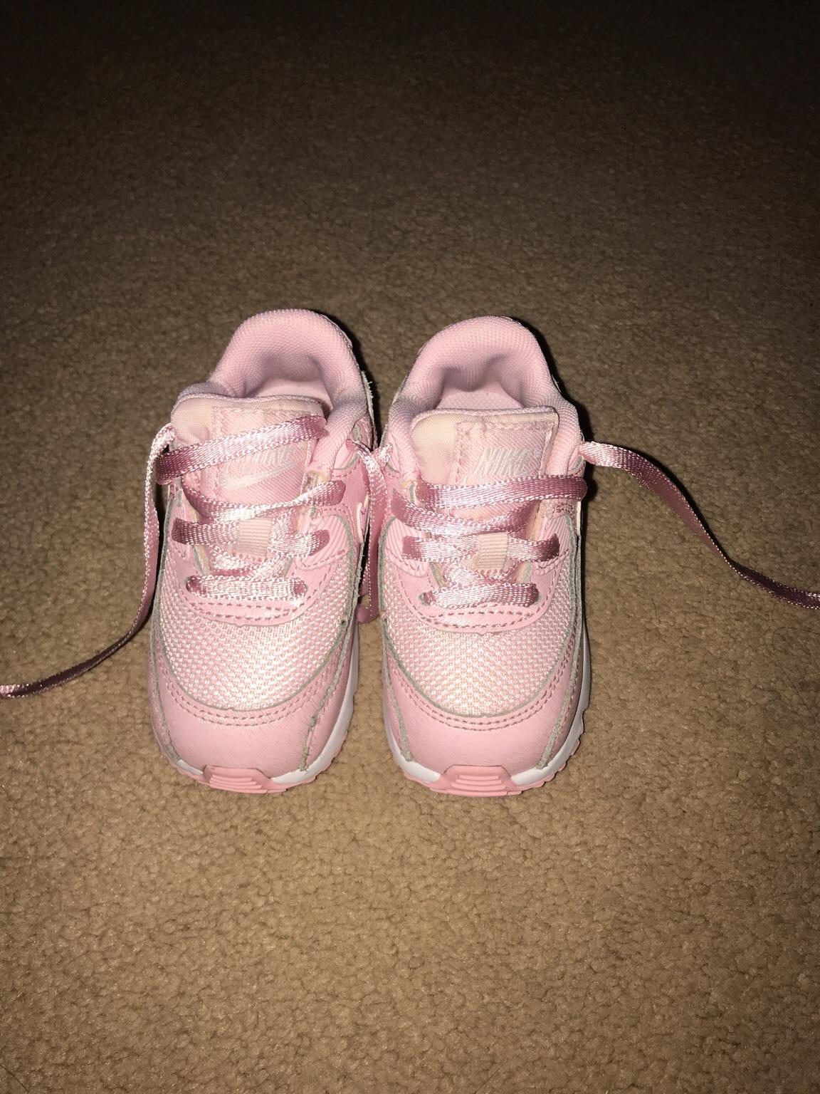 Baby girls pink nike trainers in EC1V London for £10.00 for sale Shpock