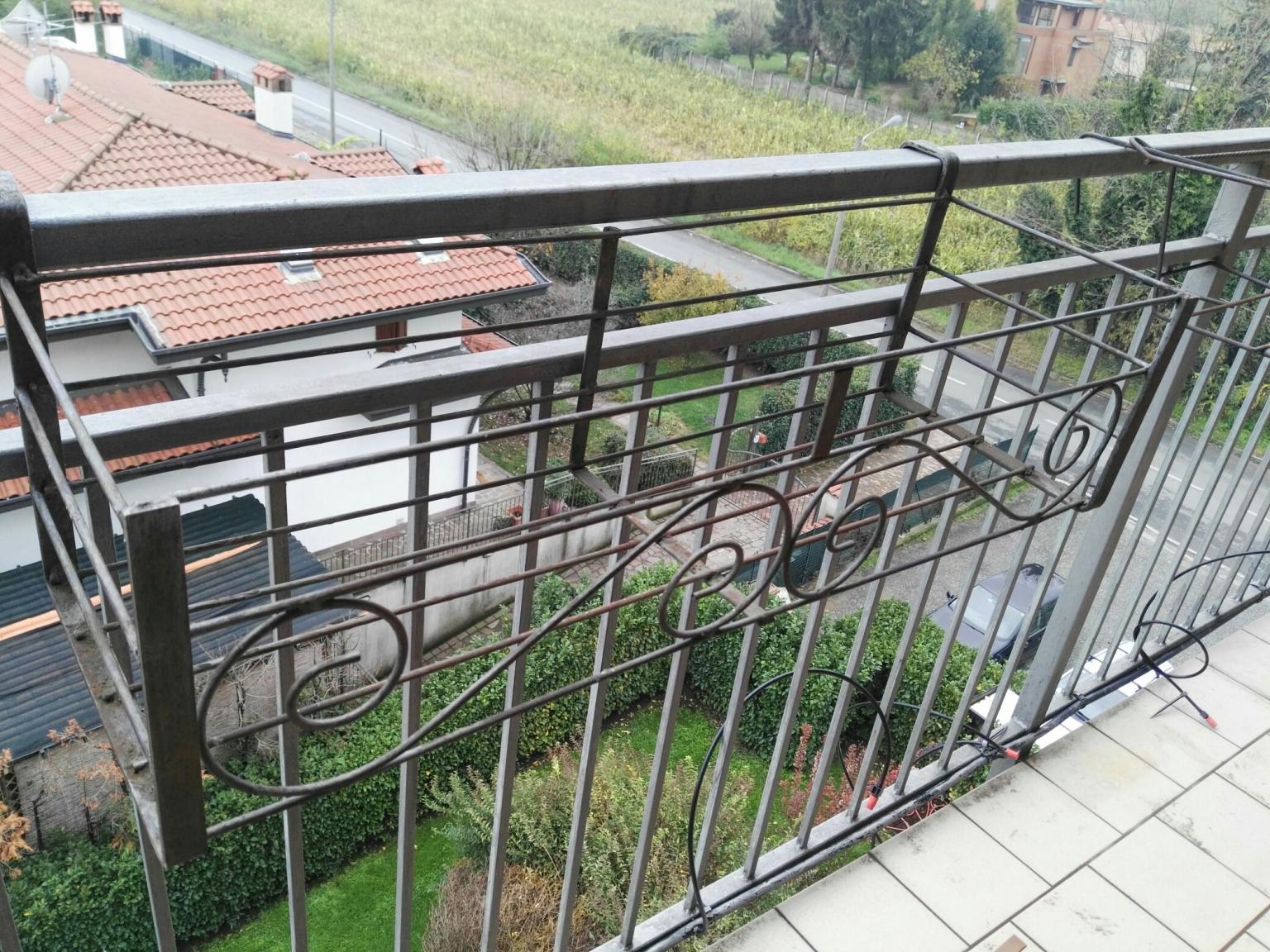 fioriere da balcone in ferro battuto in 21052 Busto Arsizio für € 15,00
