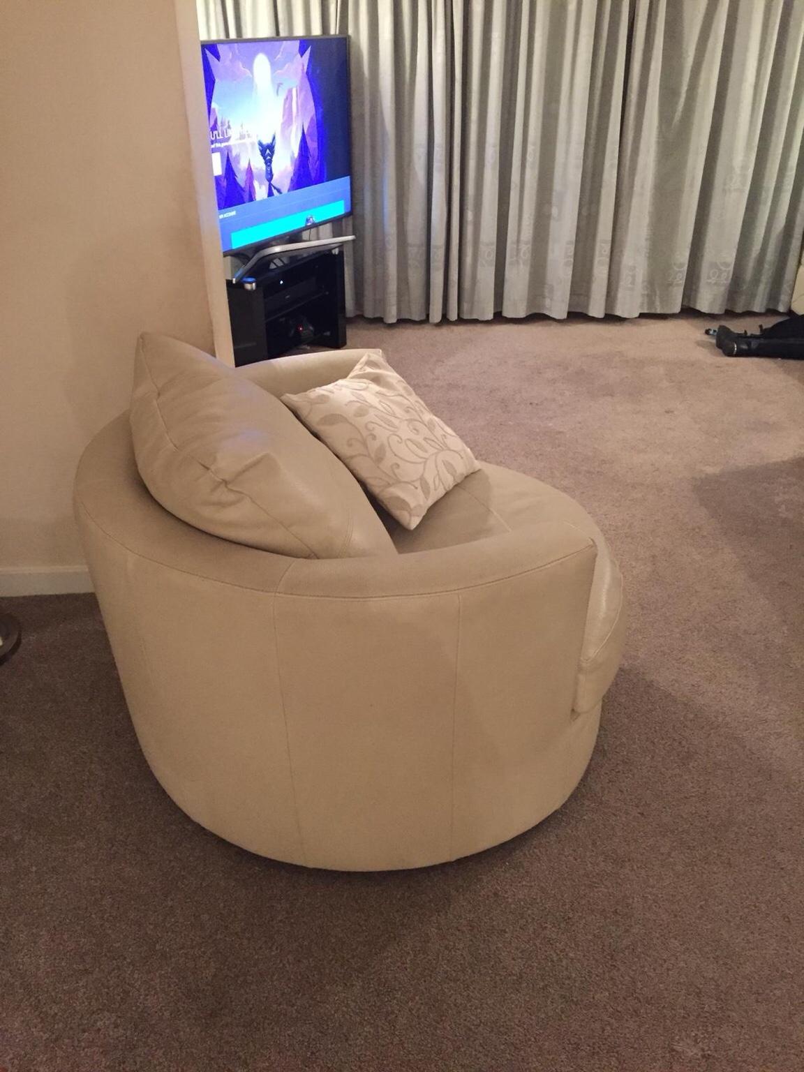 SCS large cream leather swivel chair in WV12 Walsall for £60.00 for