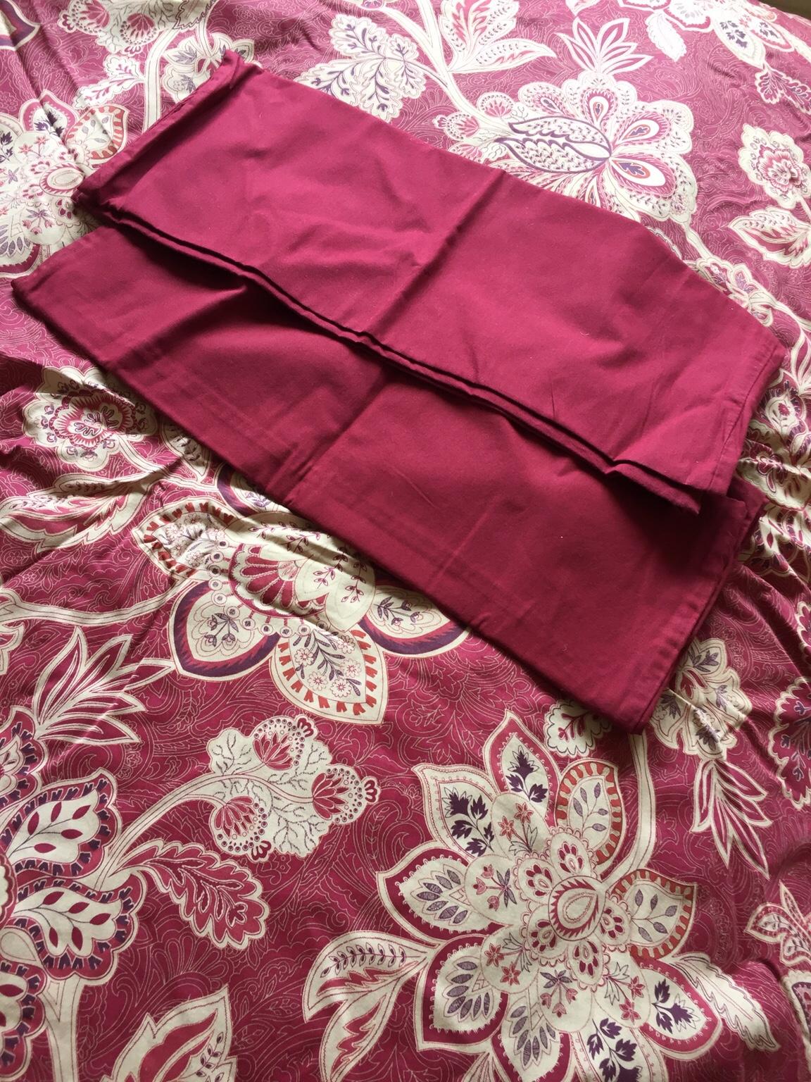 Dorma Samira Red king size duvet cover set. in B47 Solihull für 15,00