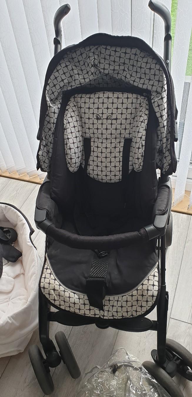 Silver Cross Monochrome 3D Travel System in Hale for £45.00 for sale