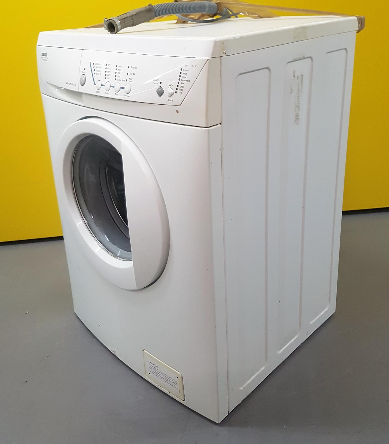 Zanussi Electrolux Washing Machine in TW8 London für 59,99 £ zum