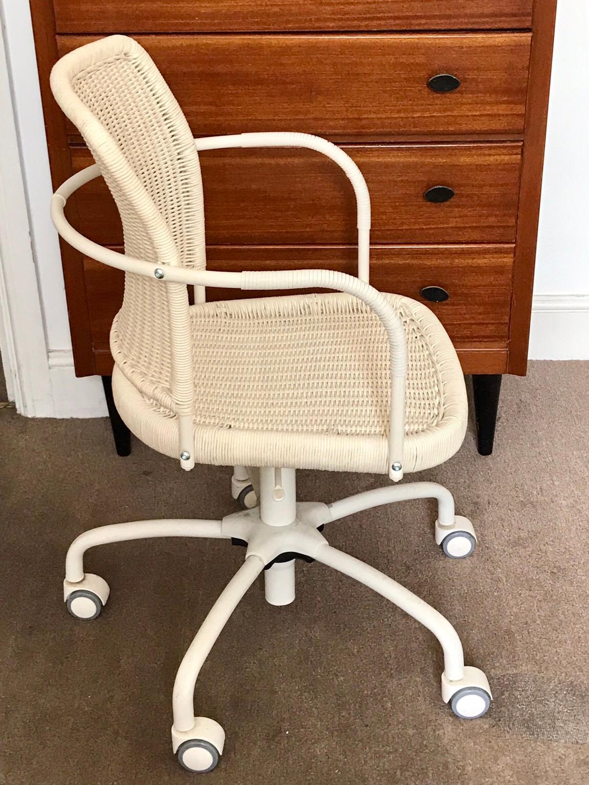 IKEA Cream off white rattan office chair in E8 Hackney für 55,00 £ zum