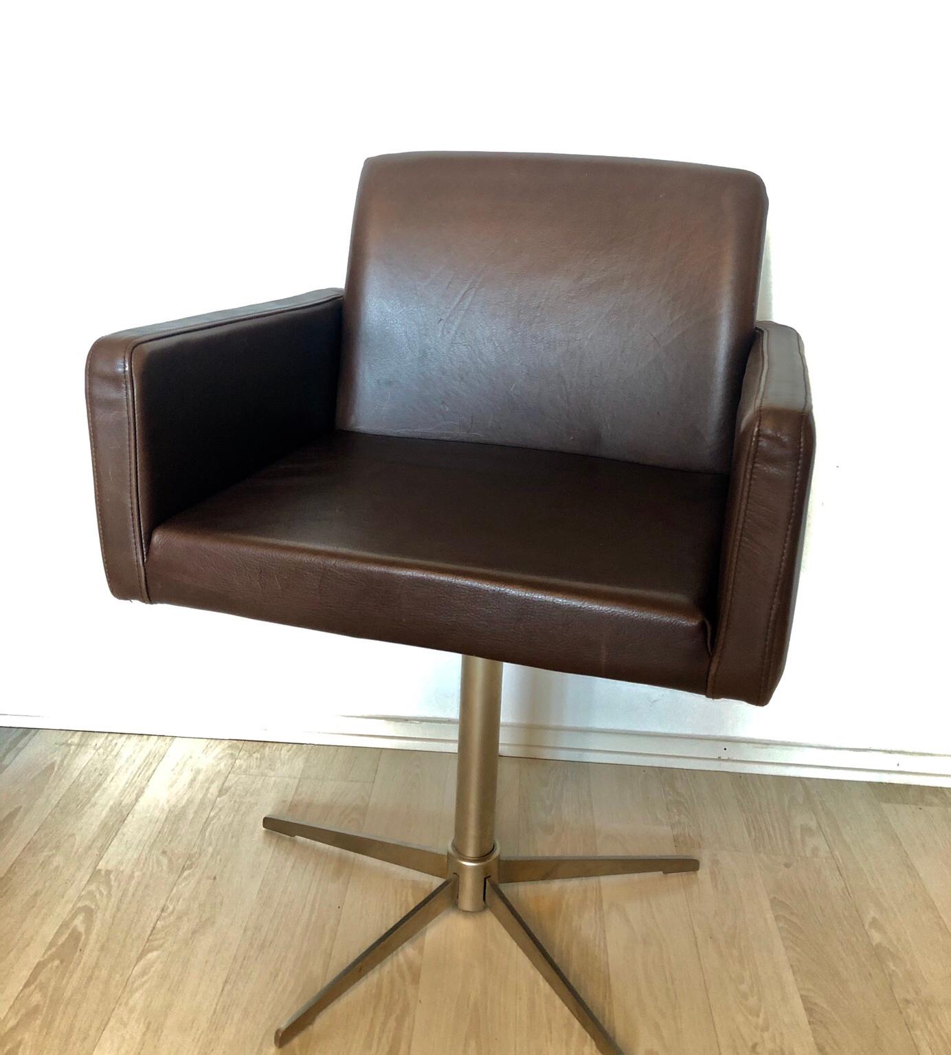 Fåtölj Brun Skinn fåtölj snurrfåtölj skinn brun boconcept möbel in 12363 Stockholm for