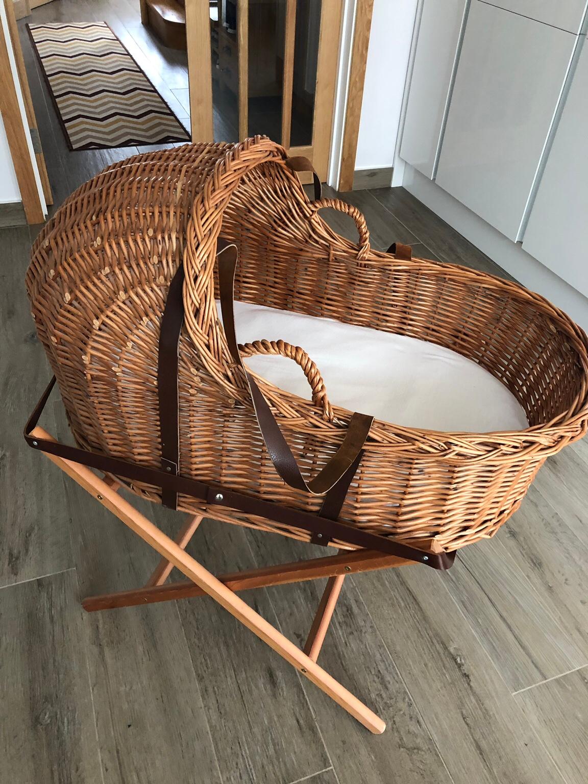 Large Moses basket/Willow Crib in AL2 Albans für £ 25,00 zum Verkauf