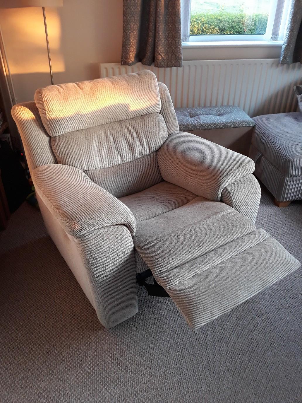 DFS ELECTRIC RECLINER CHAIR in Fenland for £70.00 for sale Shpock