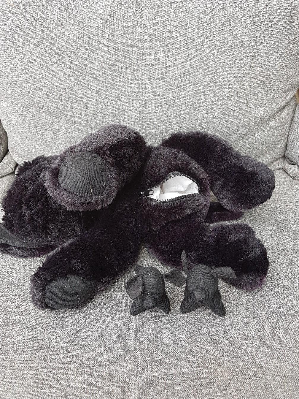Schwarzer Hund mit Babys im Bauch 15cm lang in 4053 Ansfelden für € 4,00 zum Verkauf Shpock AT