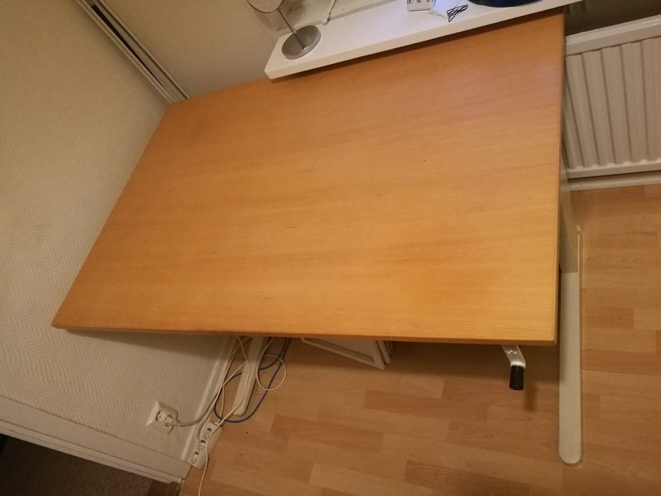 Mekaniskt Skrivbord Höj och sänkbart skrivbord (mekaniskt) in 22369 Lund for SEK 400.00