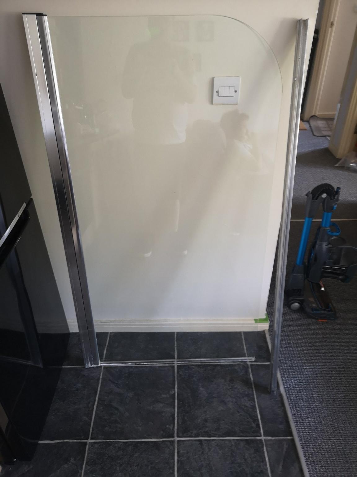 shower screen in WA1 Warrington für £ 20,00 zum Verkauf Shpock AT
