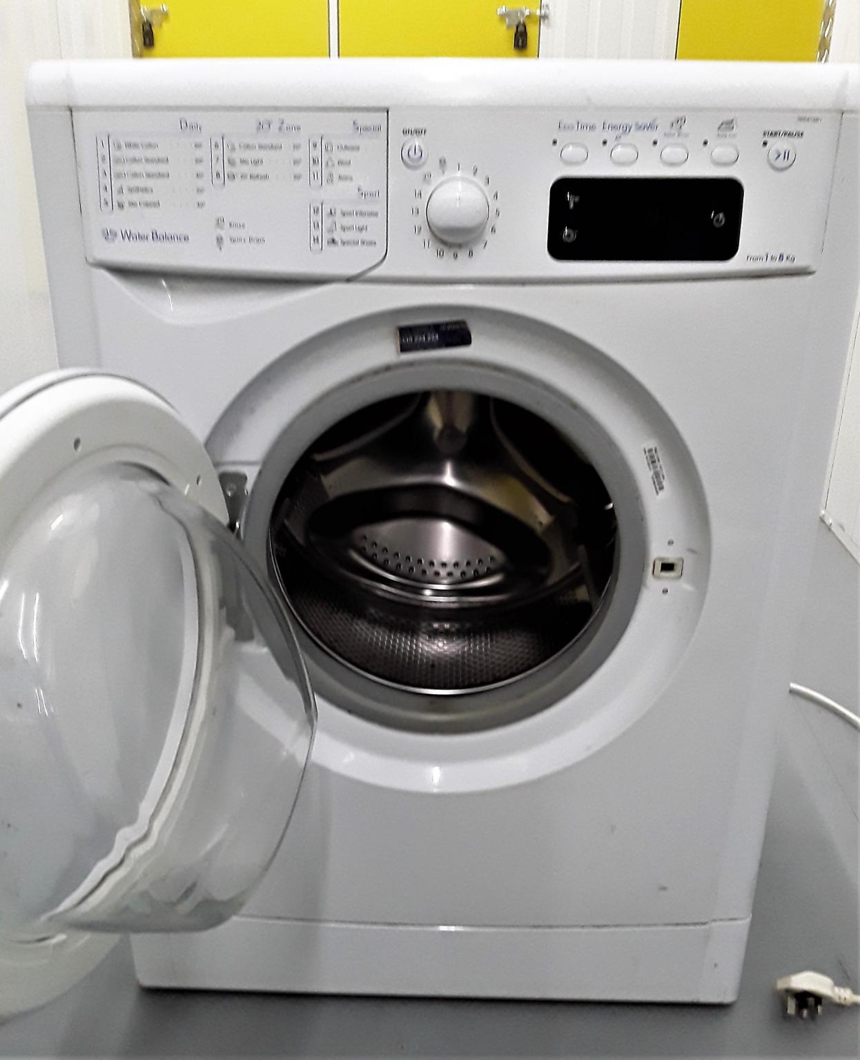 Indesit 8kg Washing Machine 1600 spin in TW8 London for £65.00 for sale