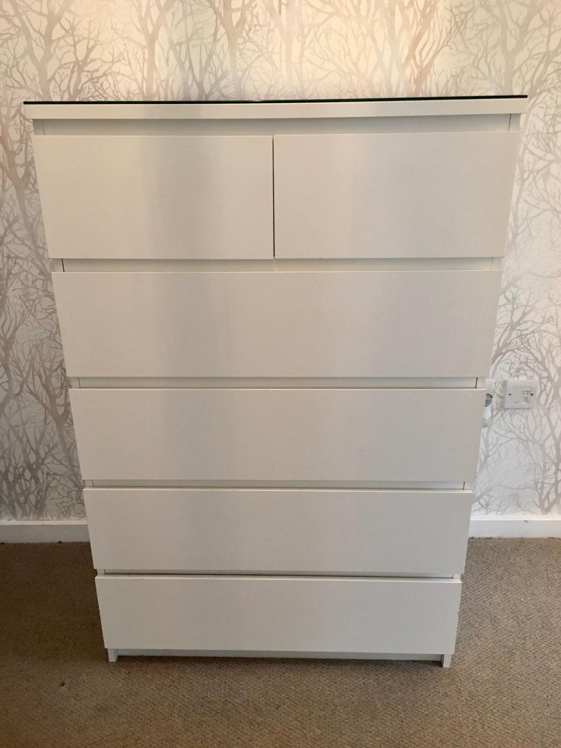 Glass Top White Gloss Malm 6 Drawer Chest in SE15 London für 45,00
