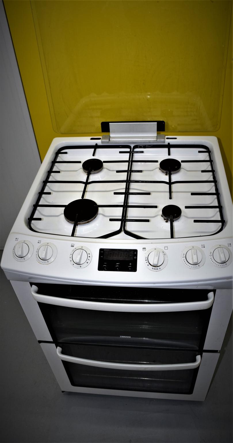 Zanussi 60 cm Gas Cooker Double Oven in TW8 London for £140.00 for