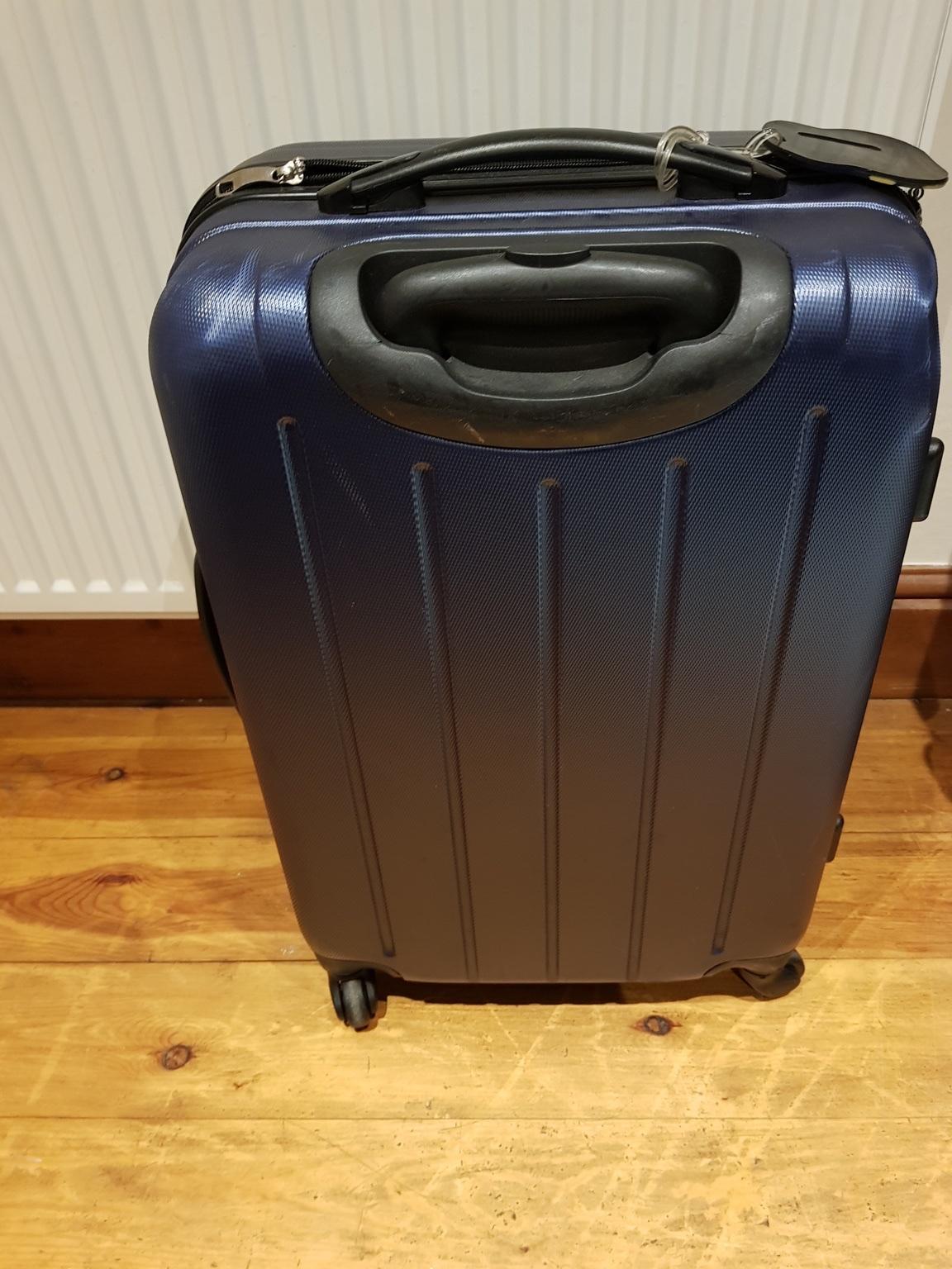 Travel suitcase 15kg in DY11 Forest for £5.00 for sale Shpock