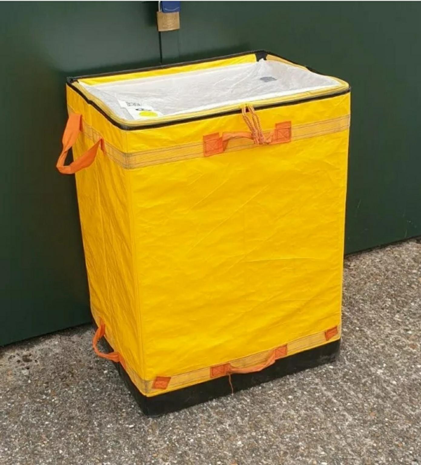 Courier Parcel Large Delivery Bag Transport in SE17 London for £20.00