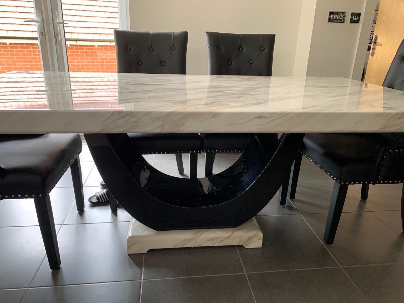 Marble dining table & 6 black leather chairs in DY9 Bromsgrove für £ 1.600,00 zum Verkauf