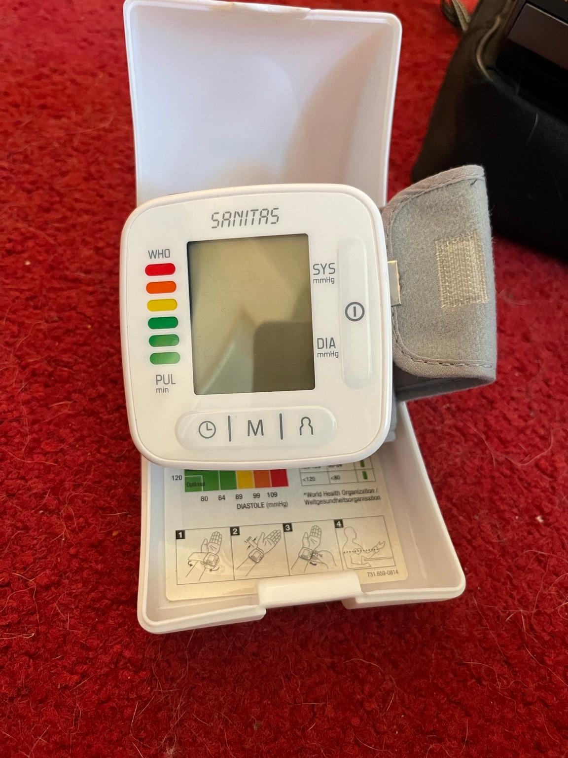 Sanitas Blutdruckmessgerät in 13435 Berlin for €13.00 for sale | Shpock