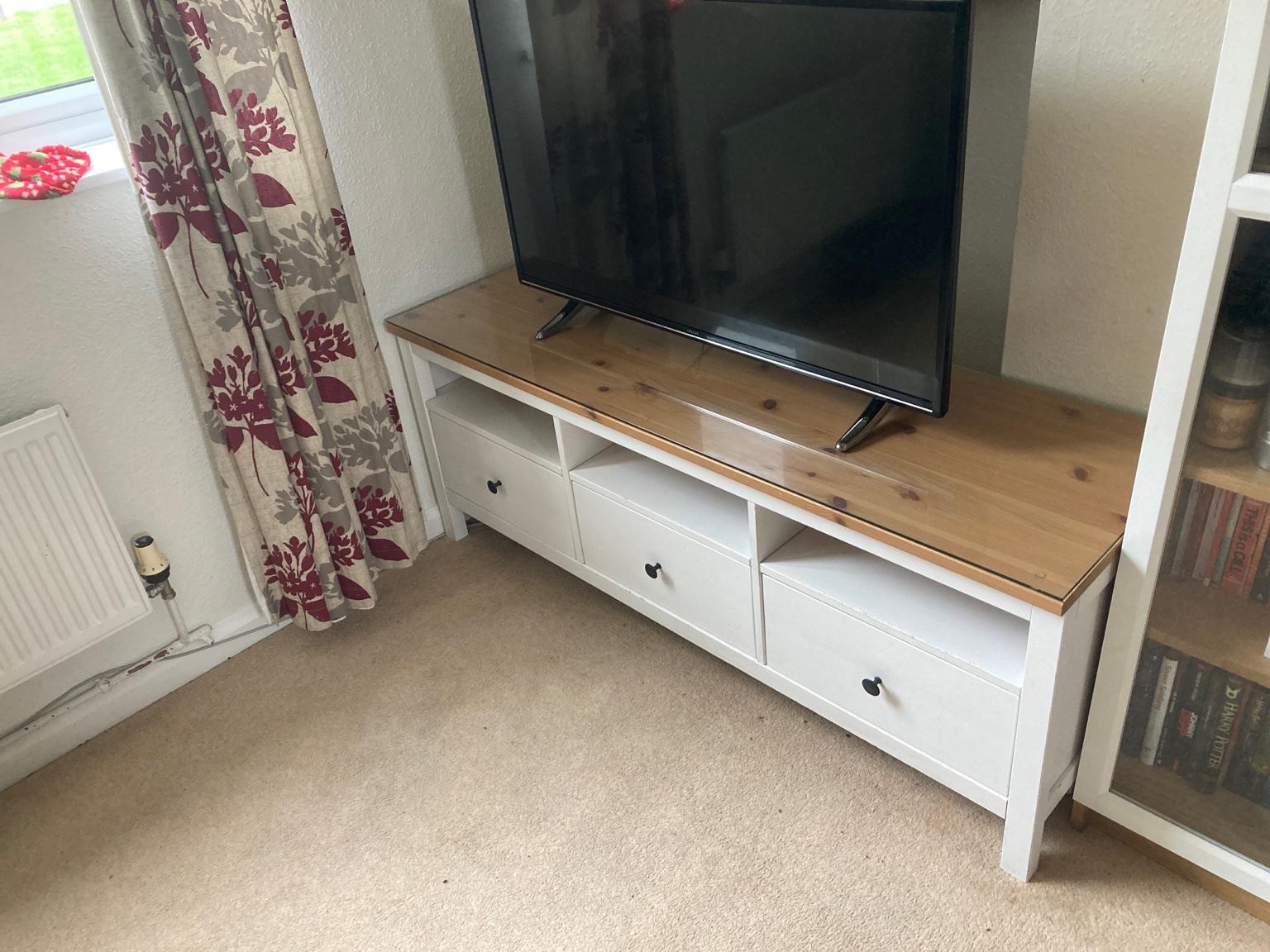 IKEA HEMNES TV stand with glass top in RG2 Arborfield für 65,00 £ zum Verkauf Shpock DE