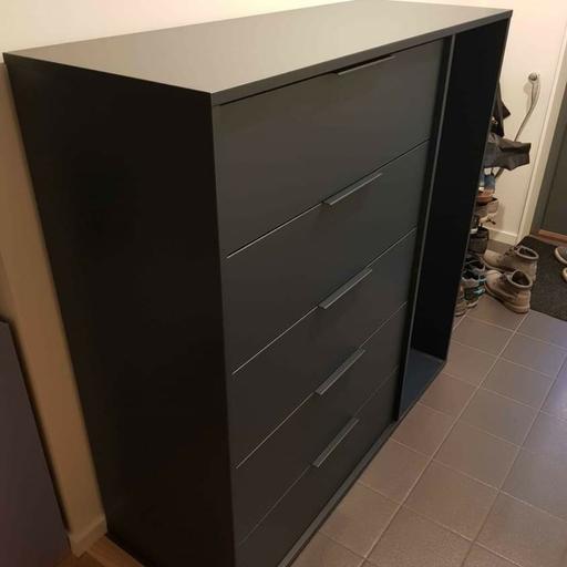 byrå med klädstång Byrå Med Klädstång In 13973 Stavsnäs For Sek 1,300.00 For Sale | Shpock