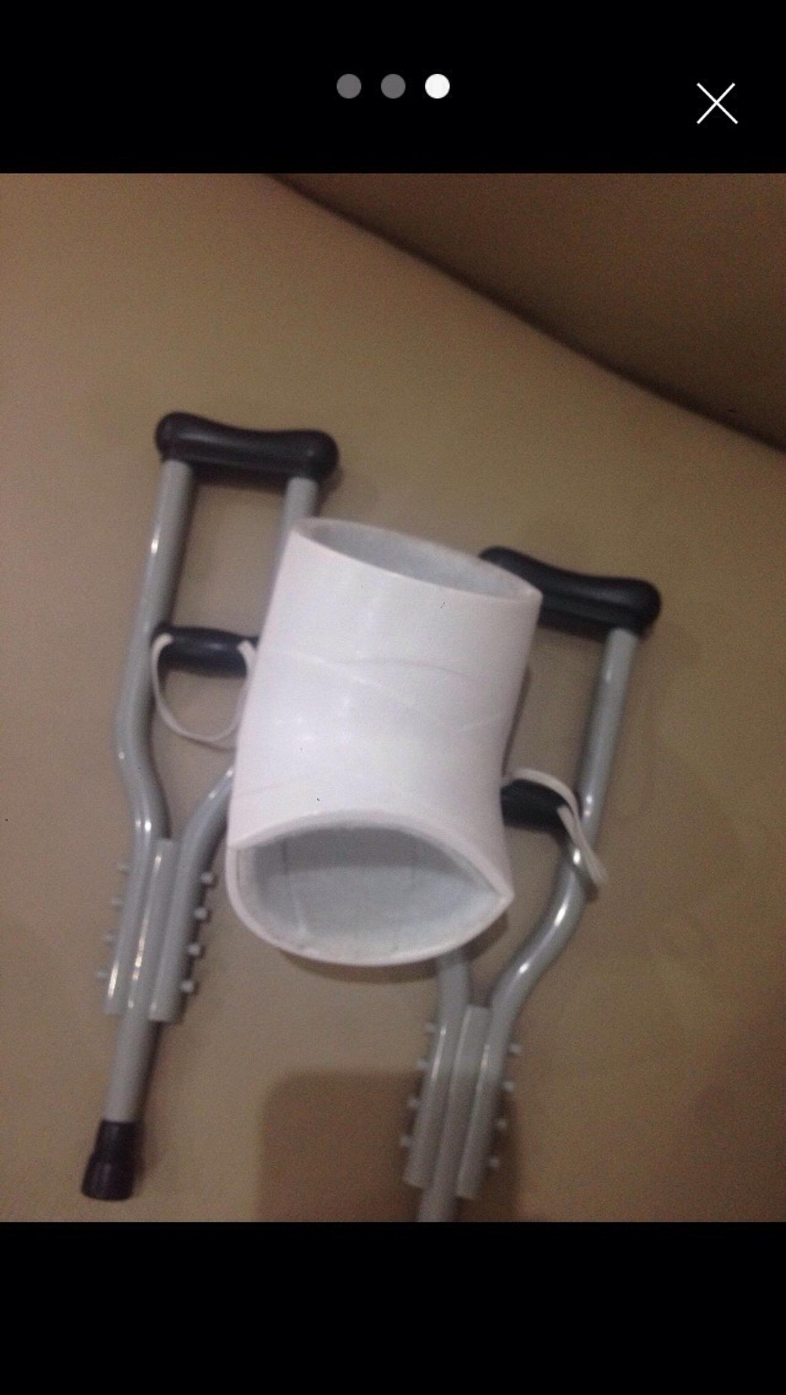 Build a bear crutches and cast in IG1 Redbridge für 3,00 £ zum Verkauf