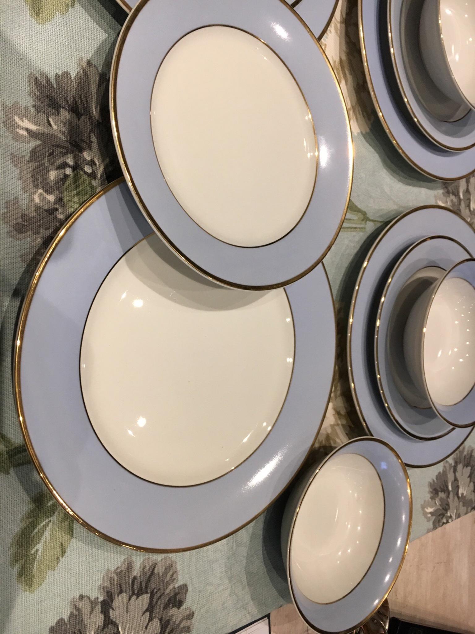 Royal Doulton Bruce oldfield Dinner set in M25 Prestwich für £ 30,00