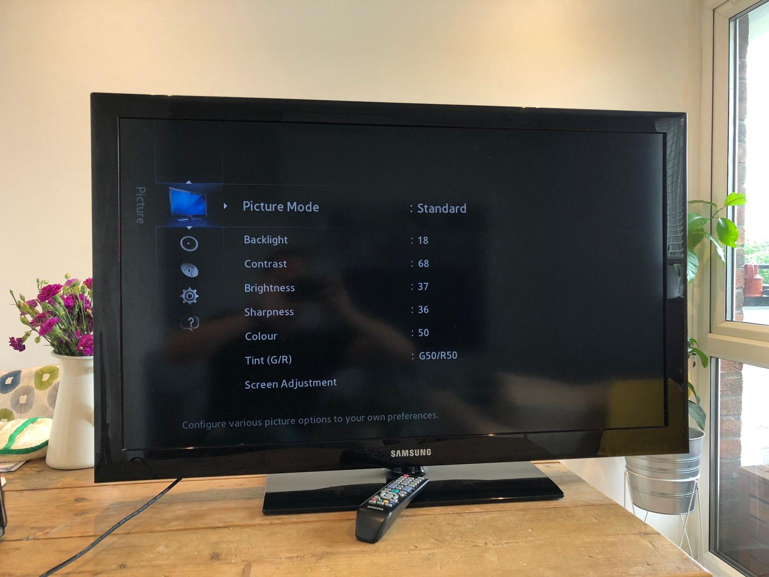 Samsung 40 inch tv Model LE40D503F7W in W12 London for £95.00 for