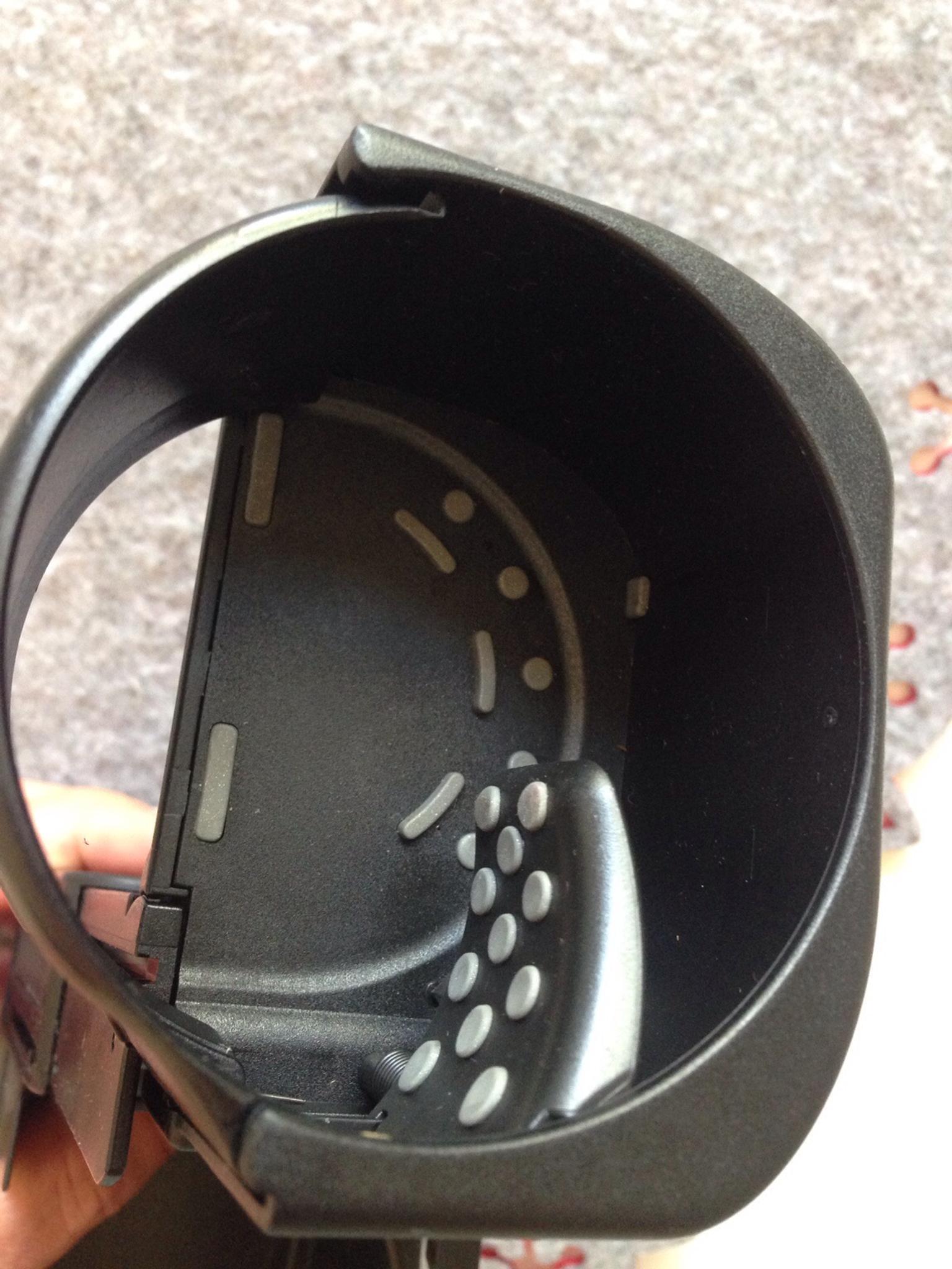 Mercedes w211 cup holder orginal in Britwell for £42.00 for sale Shpock