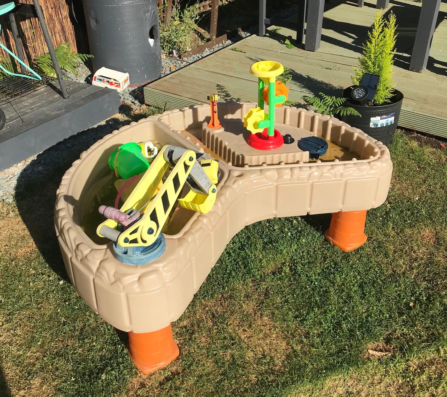 Little Tikes Builder Bay Sand & Water Table in B15 Birmingham for £60.