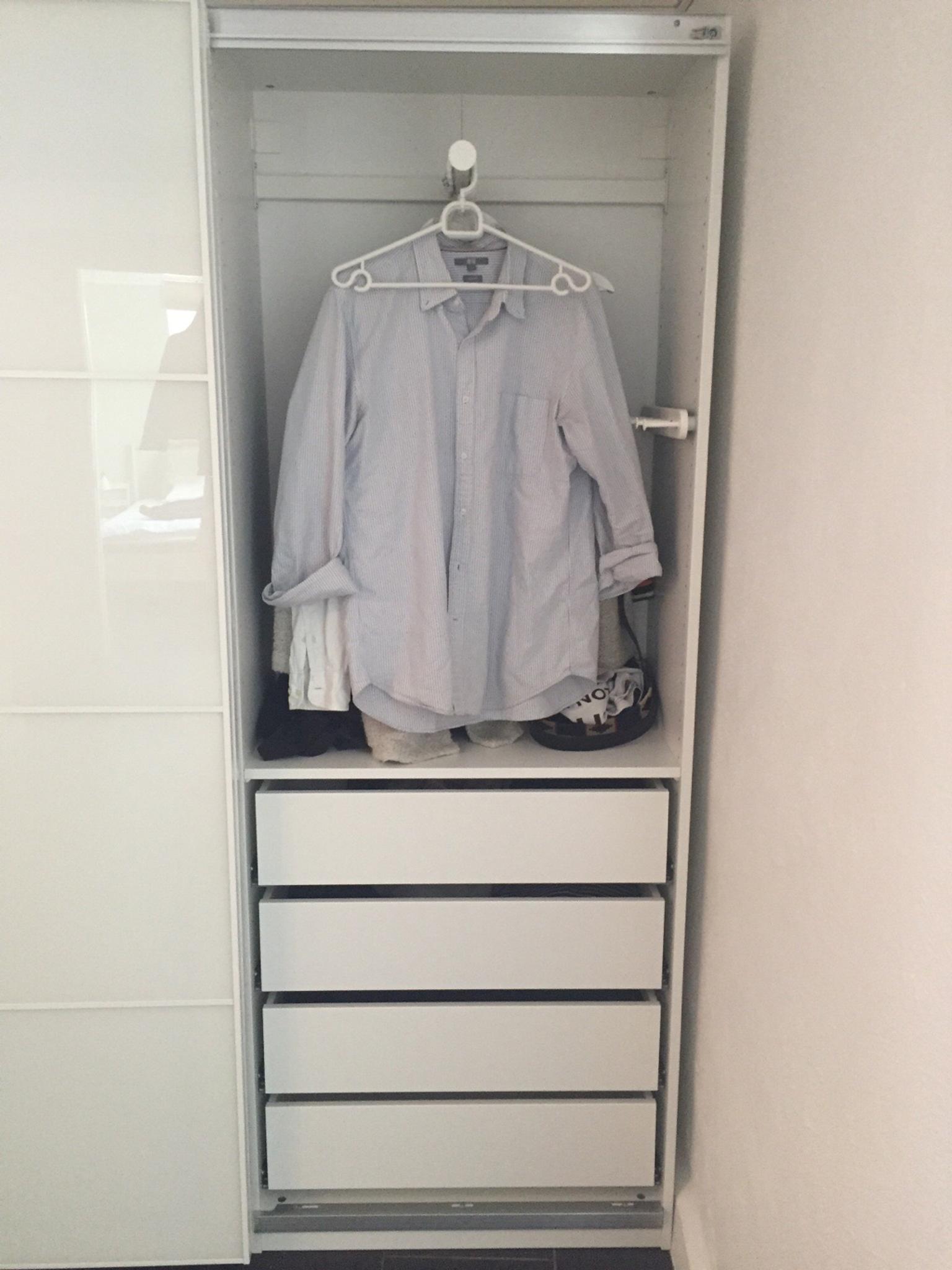 Vita Skjutdörrar Garderob IKEA Pax garderob in 12262 Stockholm für 1.500,00 SEK zum Verkauf