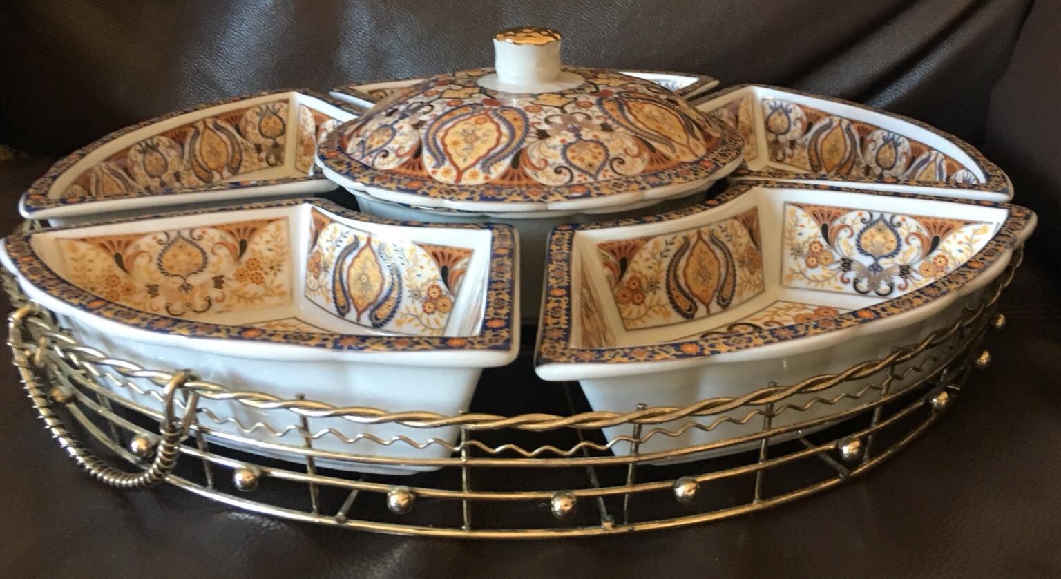 Rotating ceramic serving platter in SW10 Chelsea für £ 10,00 zum