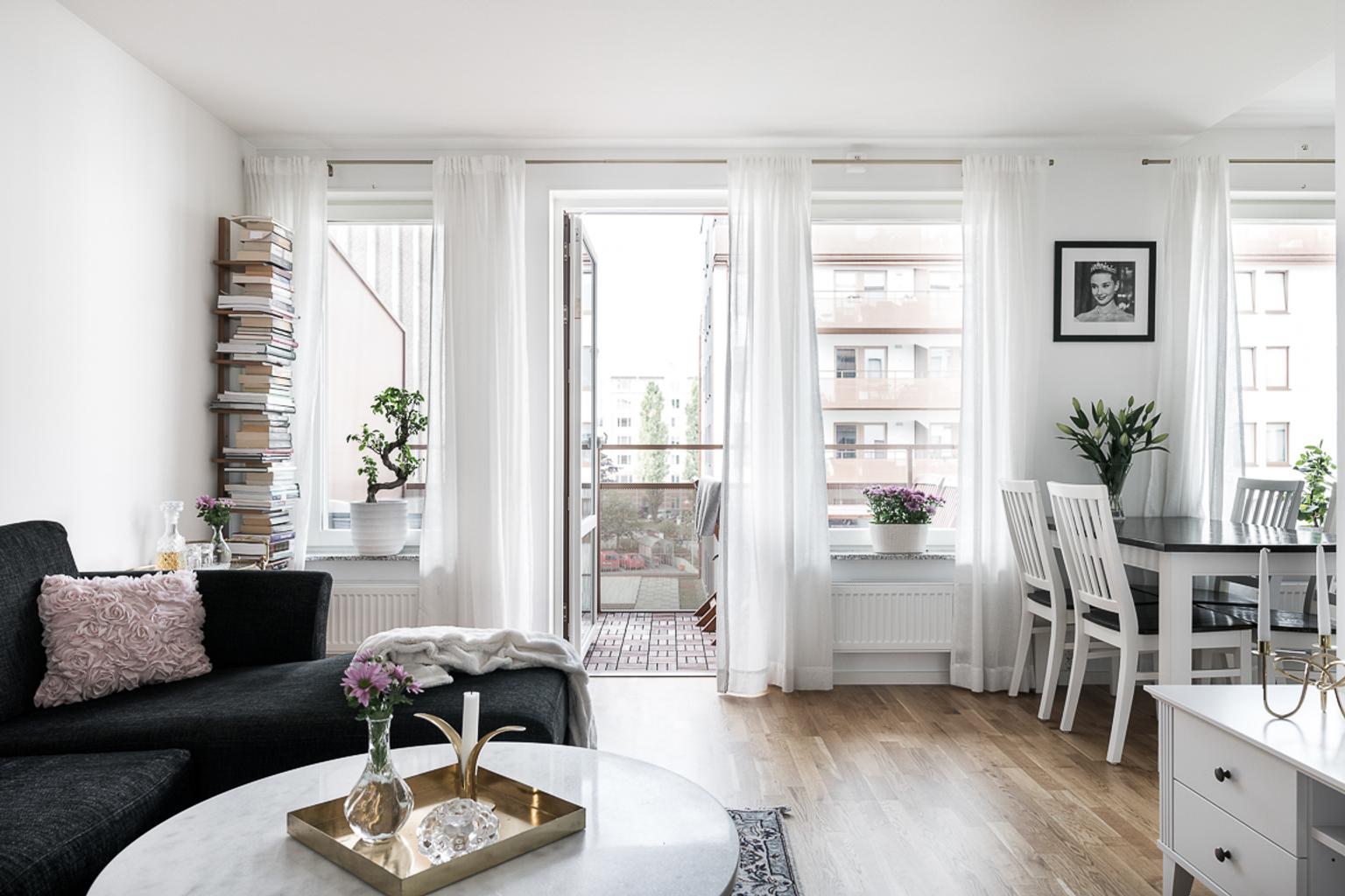 guldig gardinstång Vita Gardiner Och Guldiga Gardinstänger In 17154 Solna For Sek 600.00 For Sale | Shpock