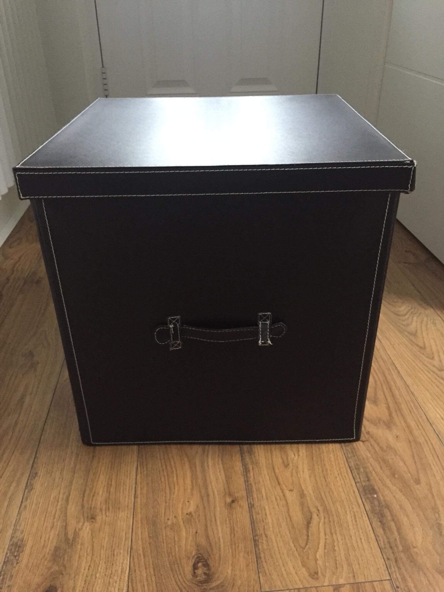 Large faux brown leather storage box in BR2 Bromley für £ 7,50 zum