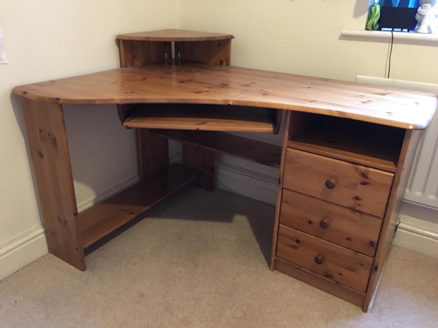 Solid pine wooden corner desk in Haywards Heath for £60.00 for sale