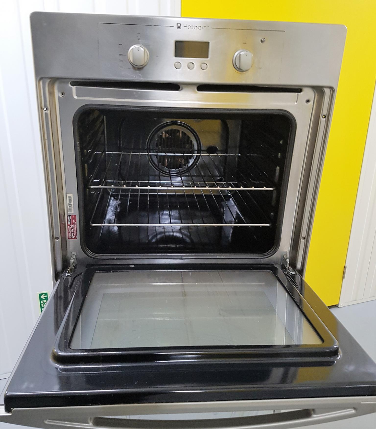 Hotpoint Builin Electric Single Oven in TW8 London für 65,00 £ zum
