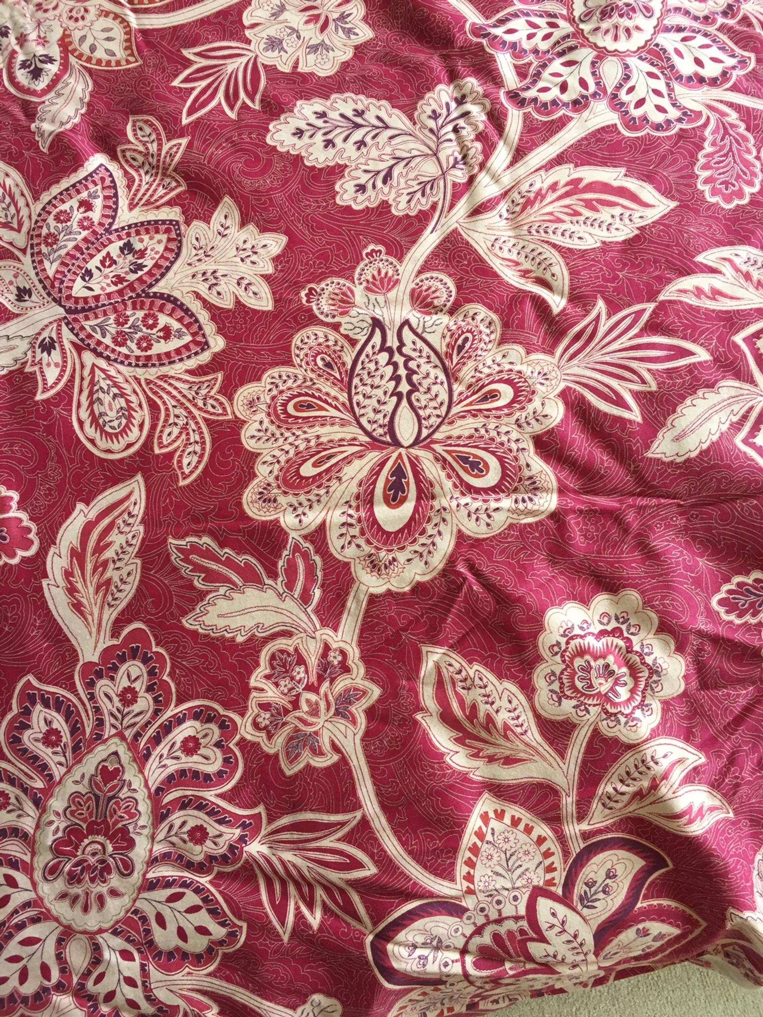 Dorma Samira Red king size duvet cover set. in B47 Solihull für 15,00