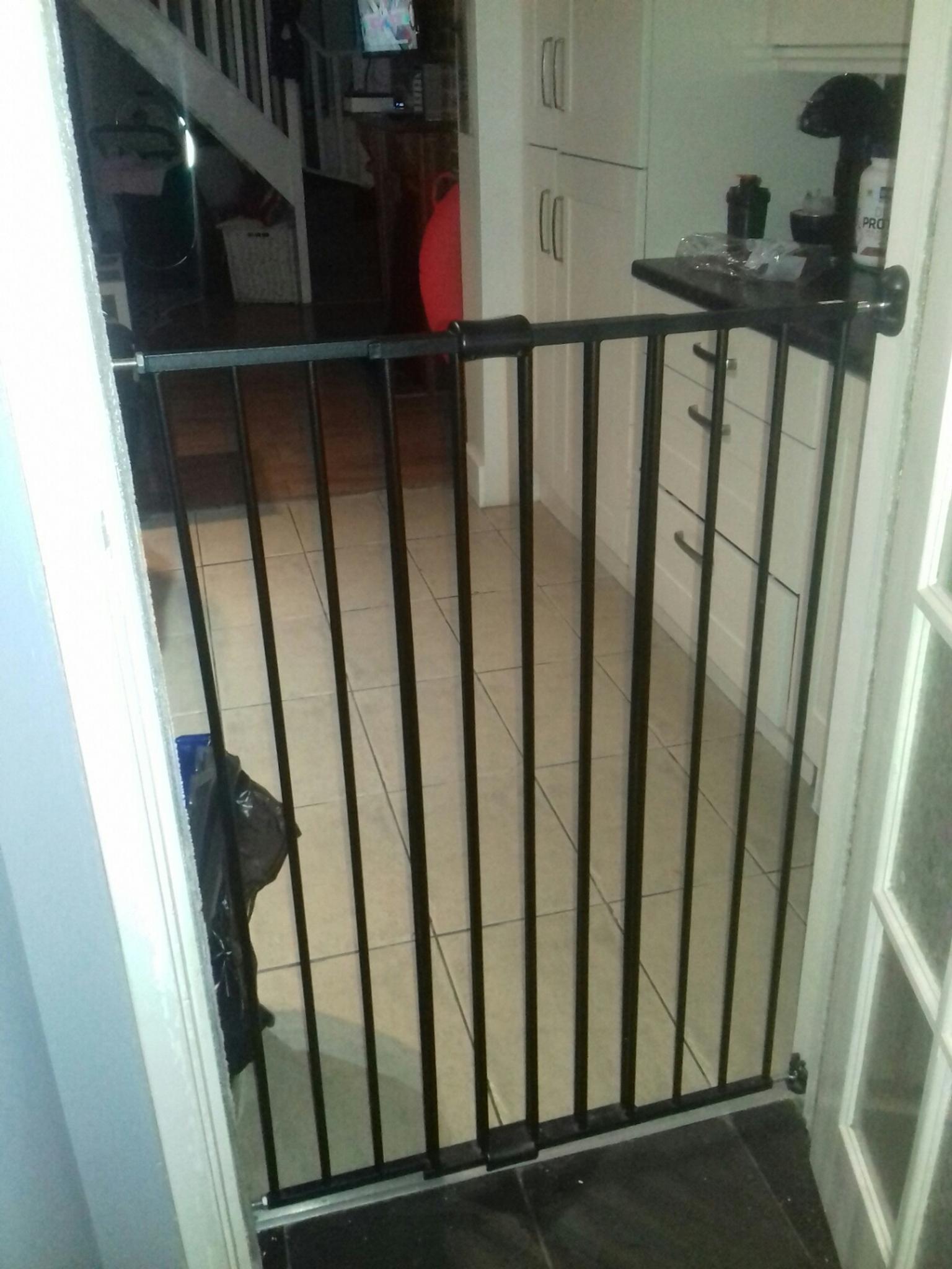 Extra Tall Extending Metal Pet Gate in EN8 Broxbourne for £15.00 for