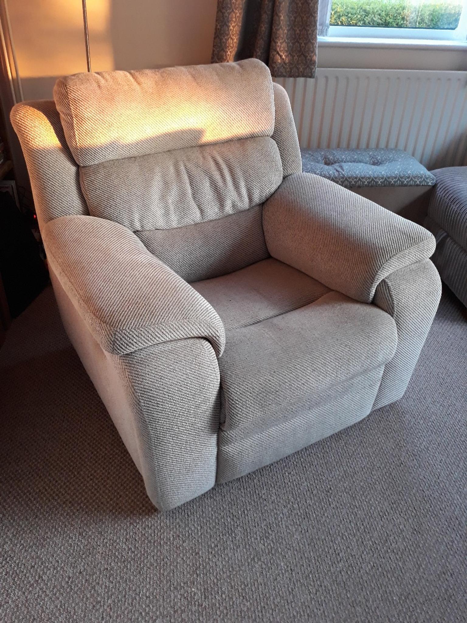 DFS ELECTRIC RECLINER CHAIR in Fenland for £70.00 for sale Shpock