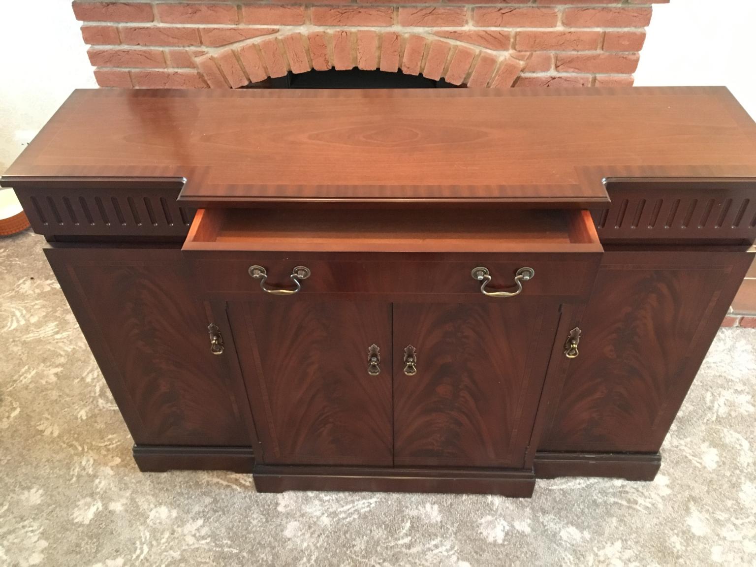 Strongbow Mahogany Collection Sideboard in DY8 Dudley für £ 25,00 zum