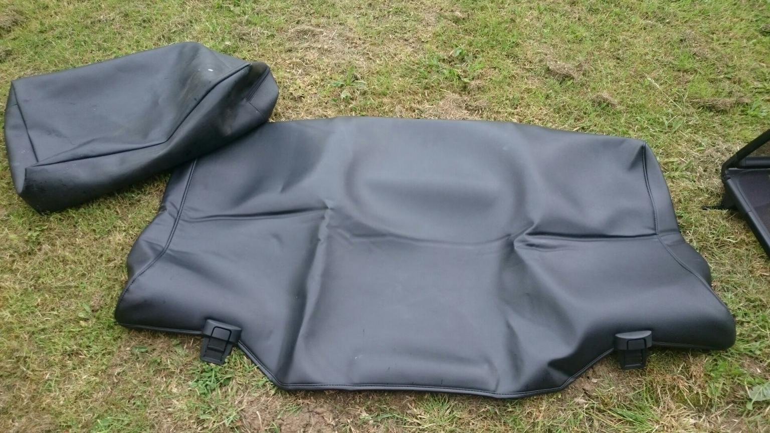 VW Beetle Convertible hood cover. in MK2 Stratford für £ 25,00 zum