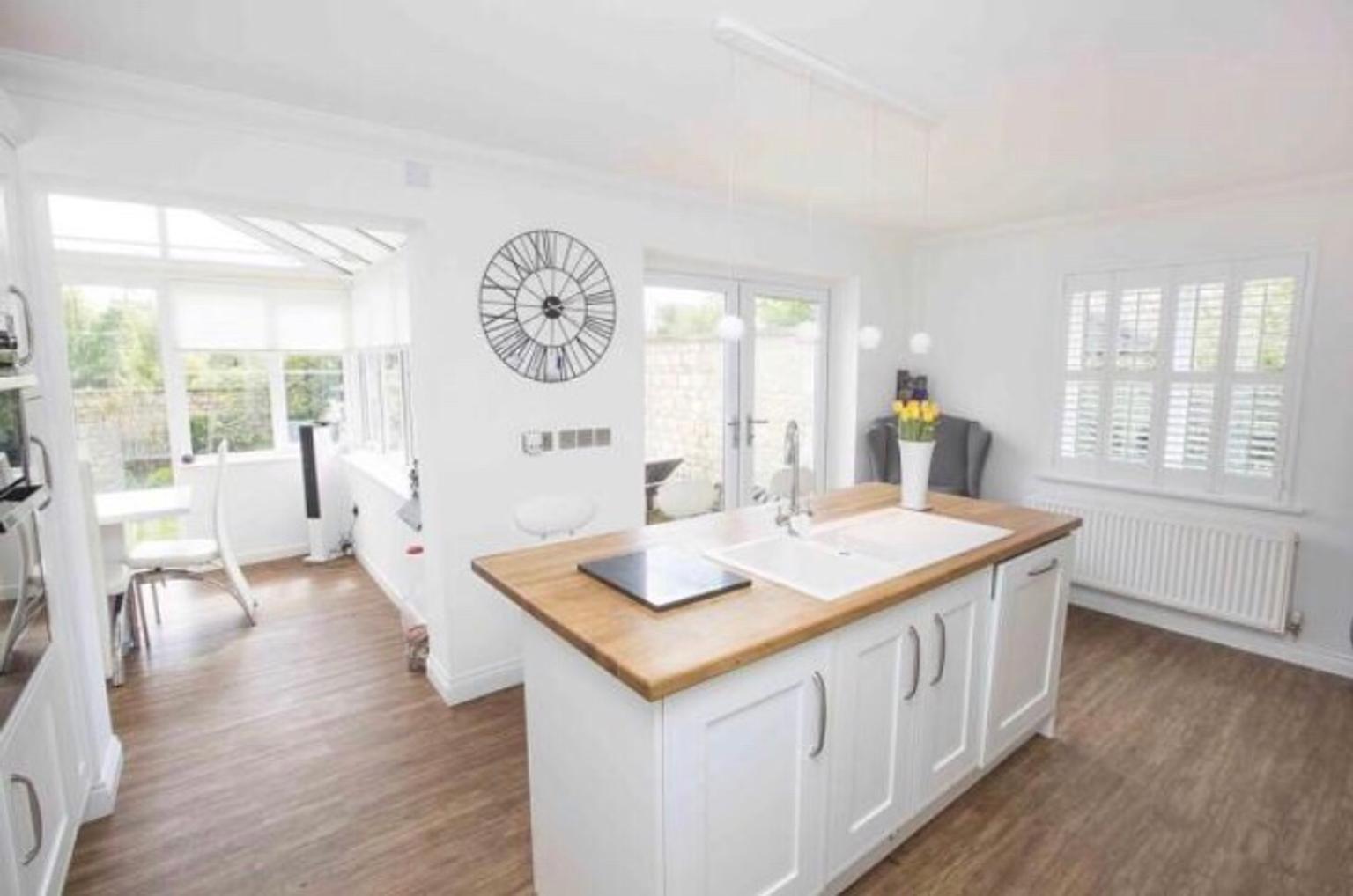 White and real oak worktop shaker kitchen in NN17 Corby for £1,500.00