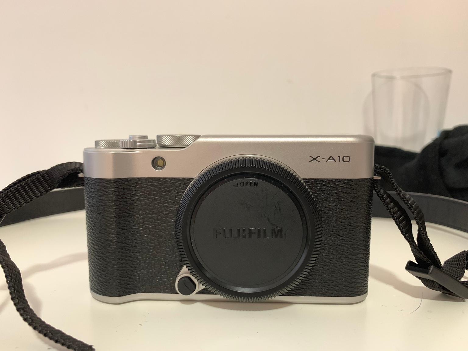Fujifilm XA10 Fuji mirrorless camera in TW16 Spelthorne for £195.00
