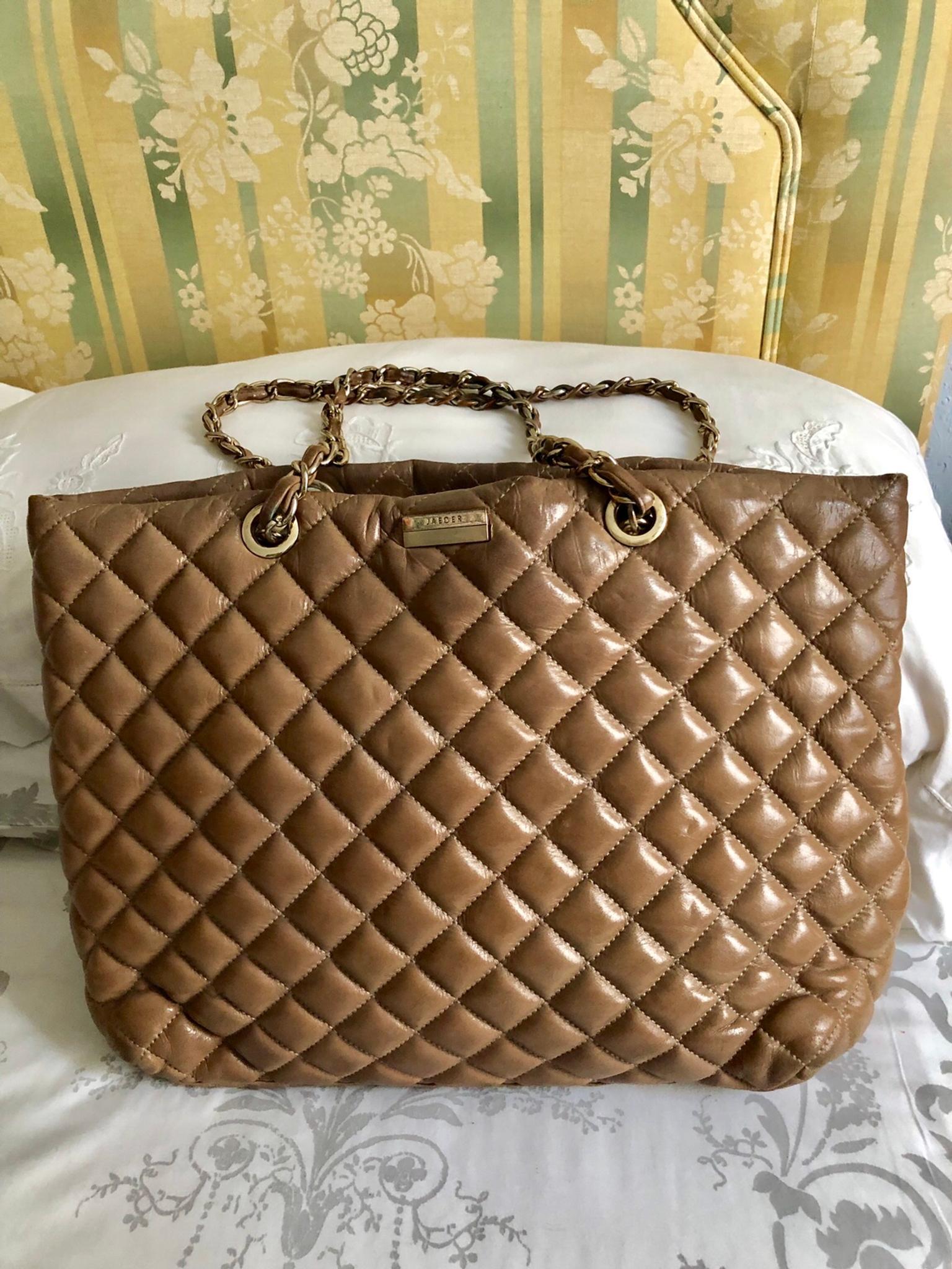 Jaeger Quilted Leather Shoulder Bag in SW1V London für 30,00 £ zum
