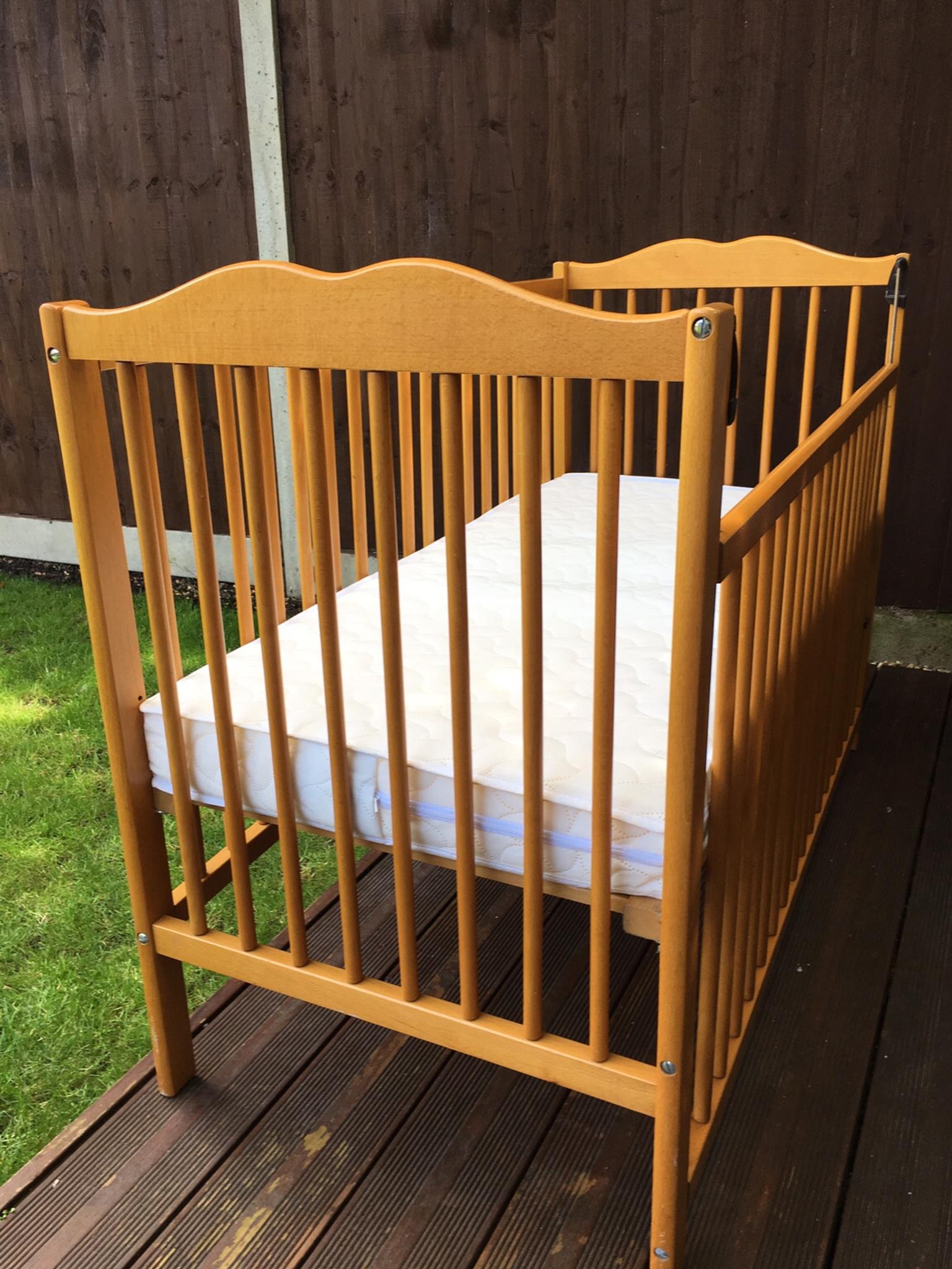 spjälsäng mio Lugano Mio Bambino Drop-Side Cot Bed In Sm4 Sutton For £40.00 For Sale | Shpock
