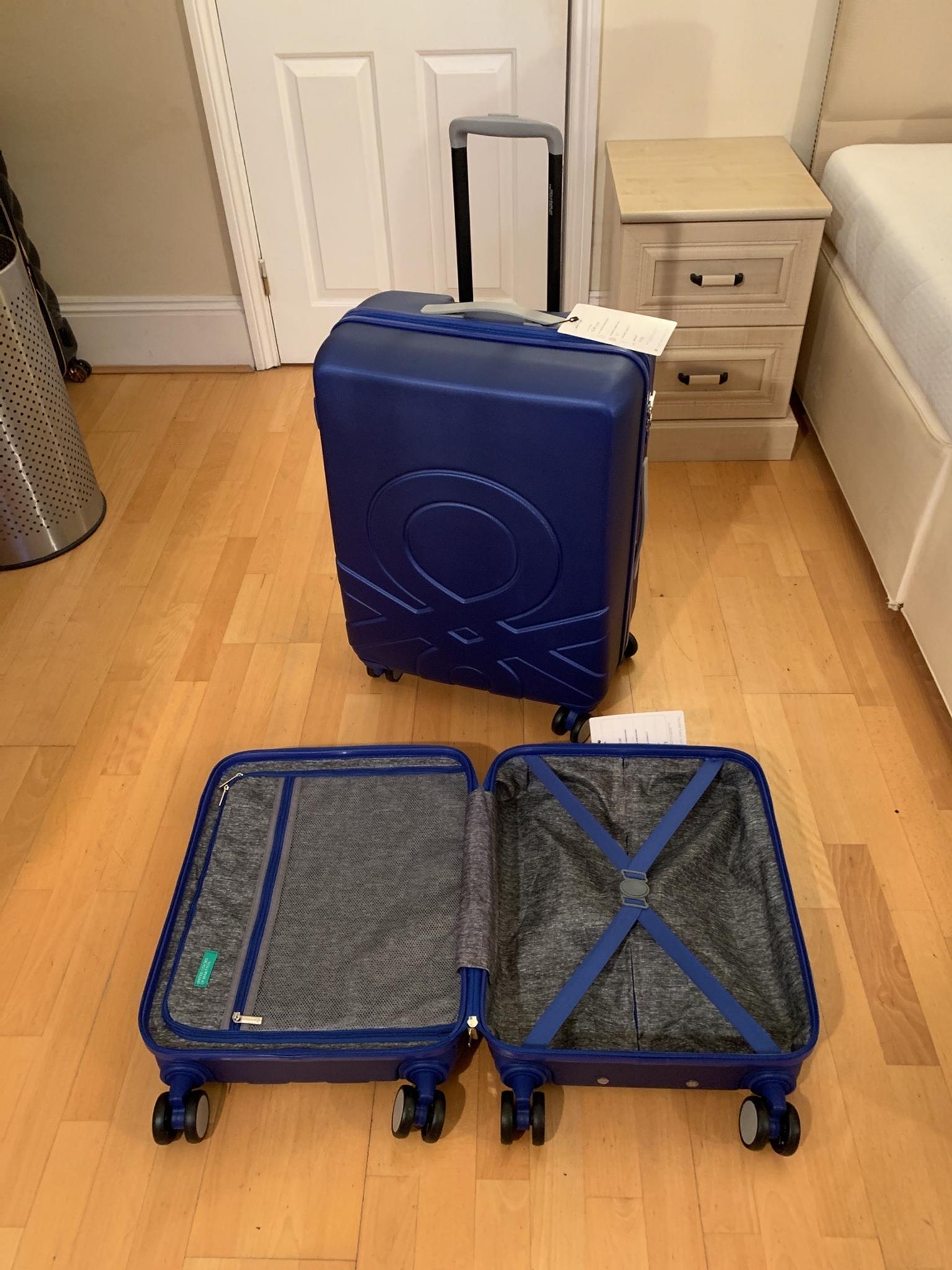 cabin and medium luggage (suitcase) in N11 London for £60.00