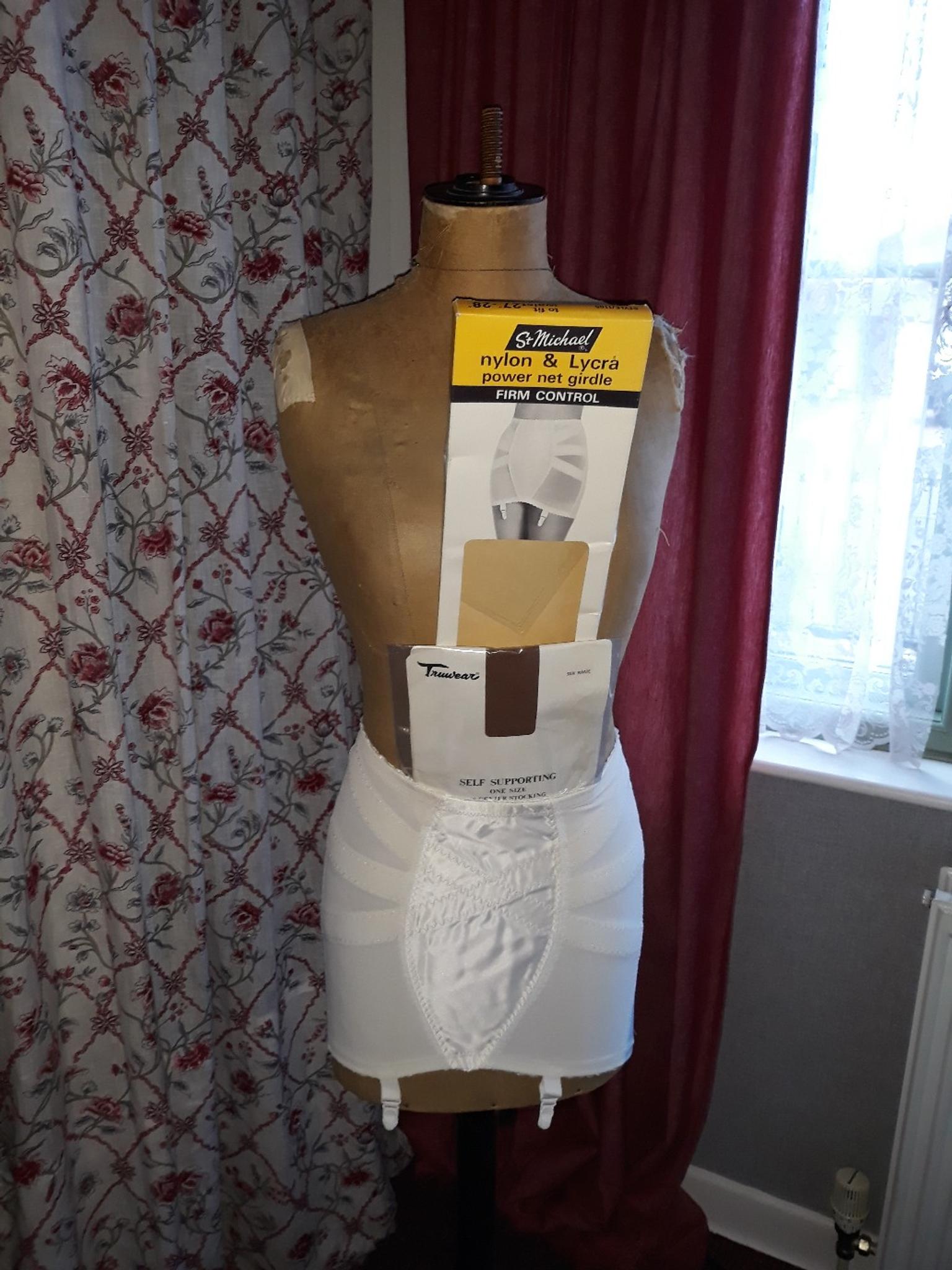 vintage corset/Girdle, plus free stockings in CV2 Coventry für £ 10,00