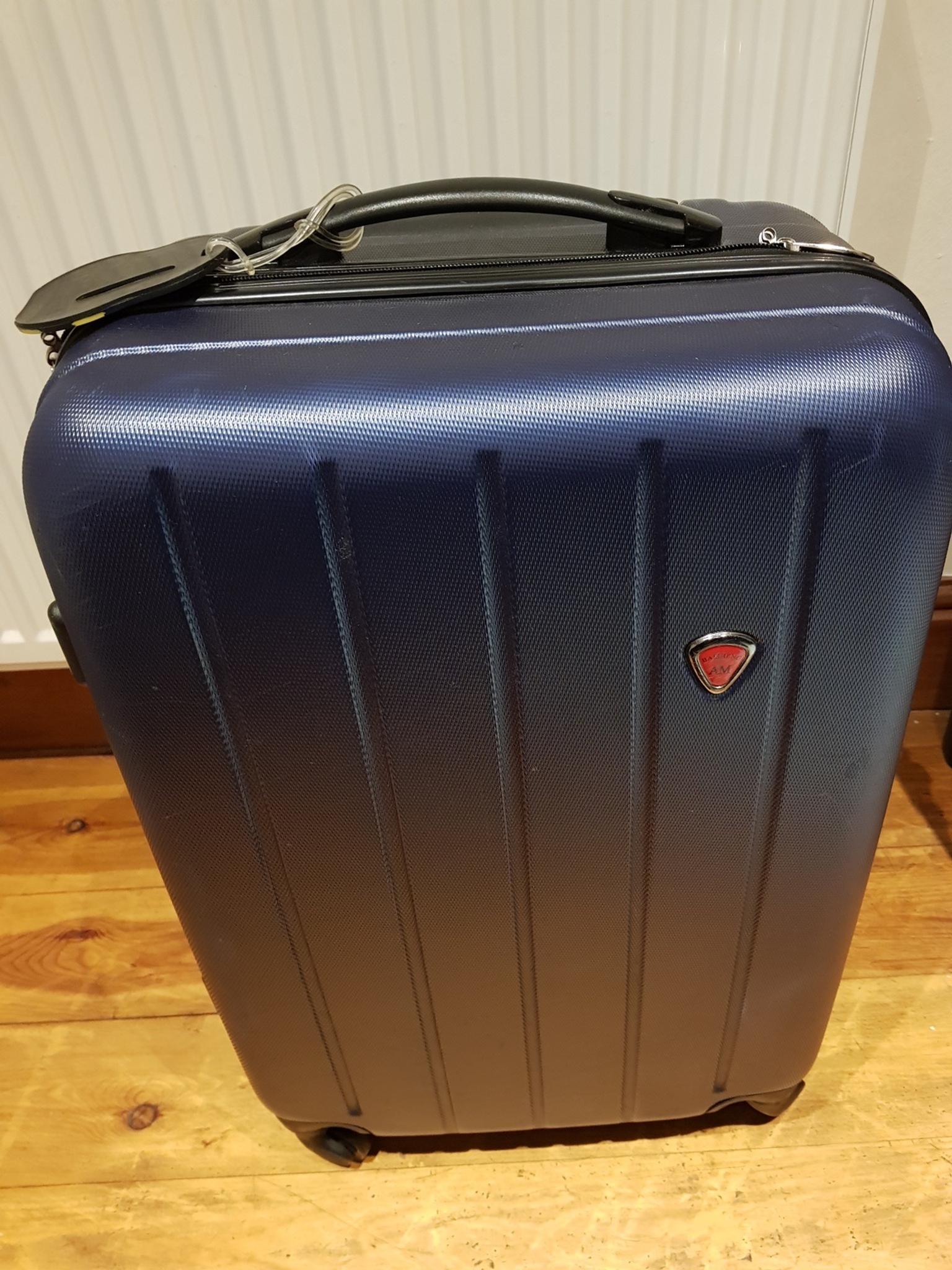 Travel suitcase 15kg in DY11 Forest for £5.00 for sale Shpock
